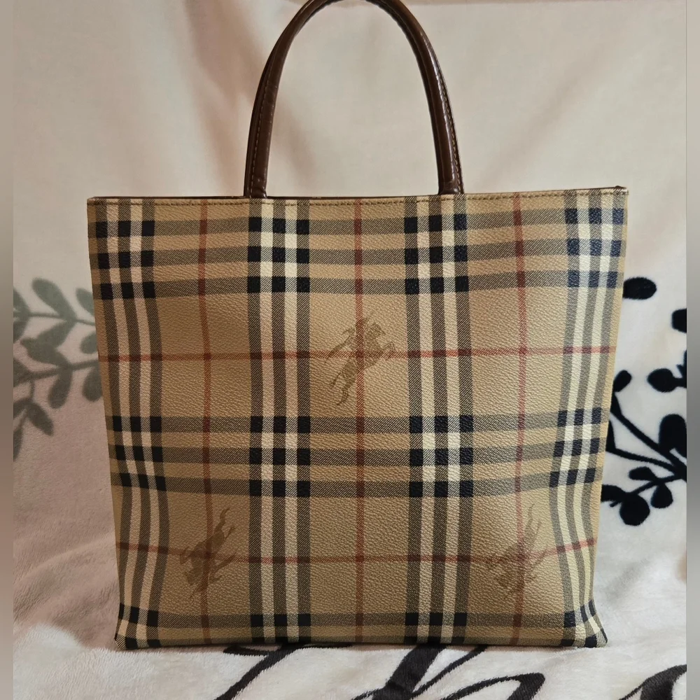 💯 Authentic Burberry Haymarket Check Pattern Tote - Picture 2 of 15